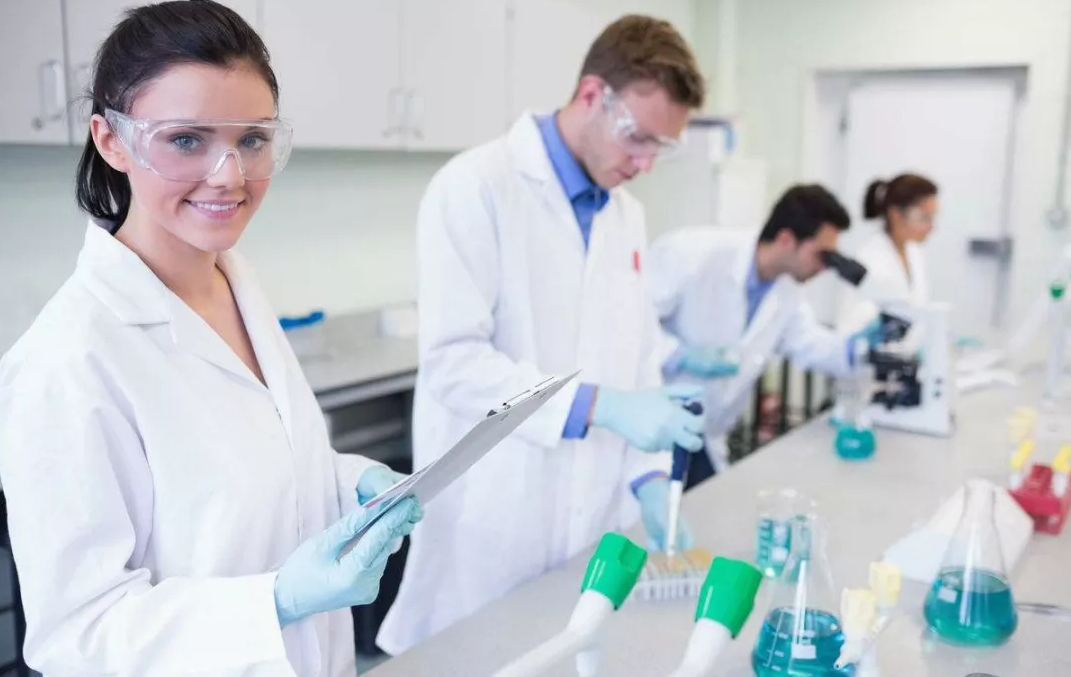 萬泰供應(yīng)優(yōu)質(zhì)的防護(hù)高清薄膜，為醫(yī)用防護(hù)提供保障！